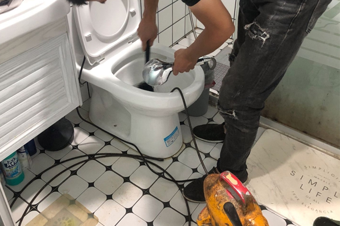 达坂城疏通下水道