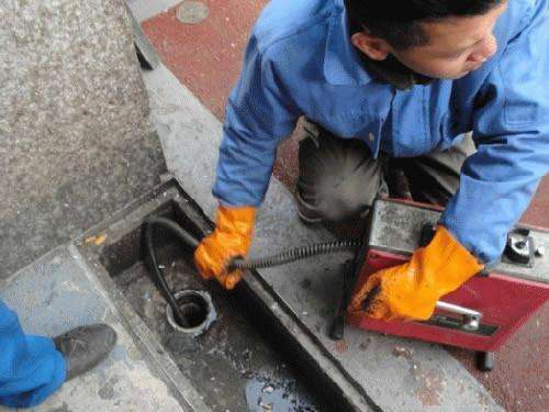 达坂城疏通下水道