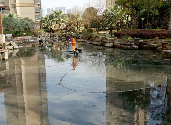 达坂城景观池淤泥清理